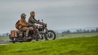 Royal Enfield dikatakan kerap dipilih karena dinilai cepat, sehingga menjadi ideal untuk menjadi kendaraan pengintai. Foto: Pool (Autoevolution)