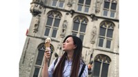 Es krim jadi salah satu makanan favorit dari Asmirandah. Rasanya tidak lengkap, mengunjungi berbagai negara tanpa mencicipi es krimnya. Foto: Instagram @asmirandah89