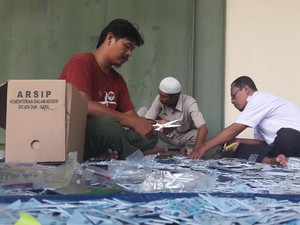 Ribuan e-KTP Rusak Digunting di Gudang Kemendagri