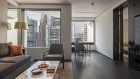 Kemudian ruang kantor di lantai atas dipermak menjadi kamar tamu. Istimewa/Inhabitat.