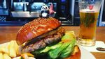 Lucu Banget! Miniatur Panda Ini Berpose dengan Makanan
