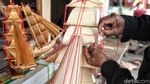 Melihat Uniknya Kerajinan Kapal Bambu di Marunda