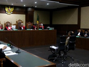 Detik-detik Jaksa Tuntut Fredrich Yunadi 12 Tahun Penjara