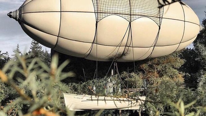 Eh, Ini Balon Udaranya Nyasar atau Gimana?