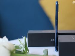 Lebih Dekat dengan Xiaomi Mi 8