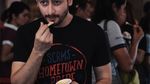 Mengintip Pose Makan Irvan Farhad, Suami Hijabers Cantik Hamidah Rachmayanti