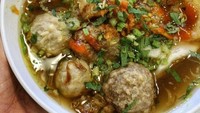 Duh, bakso malang unggahan akun @mod_eka ini bikin ngiler. Pasalnya semangkuk bakso malang itu diberi taburan daun bawang yang melimpah. Isinya ada bakso hingga siomay. Foto: Istimewa