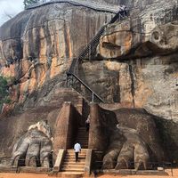Istana Ajaib di Atas Batu Raksasa Sri Lanka