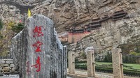 Foto: The Hanging Temple adalah sebuah kuil yang menempel di tebing Gunung Hengshan. Kuil ini terletak di Datong, Provinsi Shanxi, China. (ben_lss/Instagram)