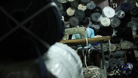 Celana chino yang diproduksi oleh pengusaha garmen ini dipasarkan di seluruh Jabodetabek.