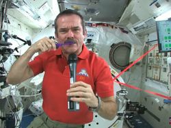 Cara Astronot Makan, Tidur, hingga Panggilan Alam