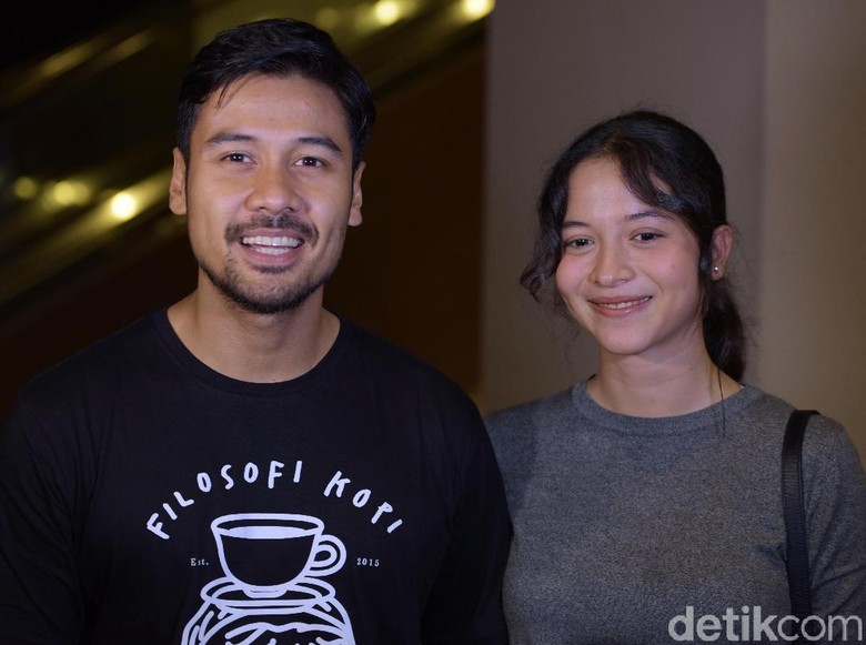 Jadi Ayah, Chicco Jerikho Sudah Pandai Memandikan Anak Foto: Noel/detikHOT Jadi Ayah, Chicco Jerikho Sudah Pandai Memandikan Anak Foto: Noel/detikHOT
