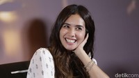 Dikala sempatan Marsha Timoty selalu tersenyum semringah, kira-kira Marsha Timothy kenapa ya. Foto: Palevi S/detikHOT