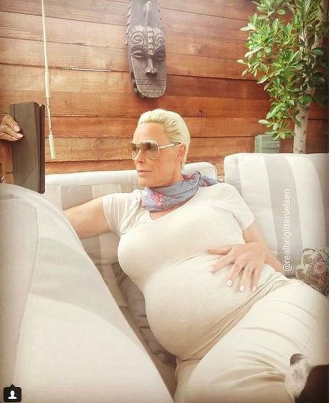 Aktris, model dan bintang reality TV Brigitte Nielsen hamil di usia 54 tahun. Calon bayinya ini merupakan anak kelima Brigitte.  Foto: @realbrigittenielsen