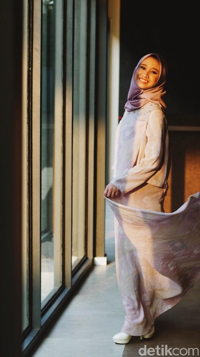 Peserta yang mewakili kota Medan adalah Era Millenisa Bagi dan Indira Anjani. Era Millenisa berhasil memikat hati juri audisi dengan permainan bioalanya. Foto: Nico/detikcom, Dress: KAMI, Scarf: DAMA