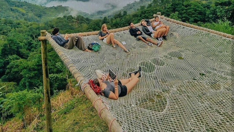 Foto: Tiduran di Hammock Raksasa, mau? Foto: Tiduran di Hammock Raksasa, mau?