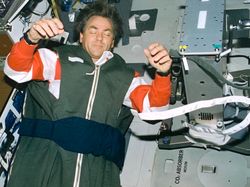 Cara Astronot Makan, Tidur, hingga Panggilan Alam