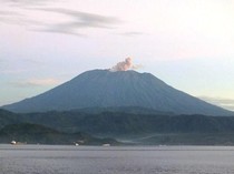 Ngeyel Mendaki Gunung Agung Tak Berpemandu Turis Italia Dideportasi