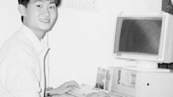 Ma Huateng pada waktu muda. Dia dikenal pula gemar beramal. Tahun 2016, dia menyumbang saham senilai USD 2,3 miliar untuk kemanusiaan, salah satu aksi filantropi terbesar di China. Di tahun yang sama, dia pernah mengguyur karyawannya dengan saham senilai lebih dari USD 220 juta, dalam rangka merayakan ulang tahun mereka ke-18. Foto: Getty Images