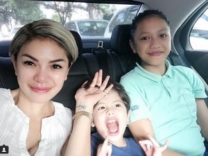 Nikita Mirzani Siapkan THR Rp 50 Juta, Iko Uwais Lebaran di Rumah Sakit