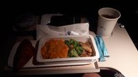 Dibangunkan Sahur Oleh Pramugari Garuda, Mau?