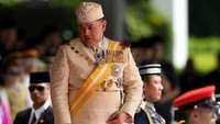 Dalam wawancara langka dengan The Star tahun 2011 sebelum menjadi Yang di-Pertuan Agong, saat ditanya apakah dirinya akan menikah kembali, Sultan Muhammad V hanya menjawab: InsyaAllah. Foto: AFP PHOTO/MANAN VATSYAYANA
