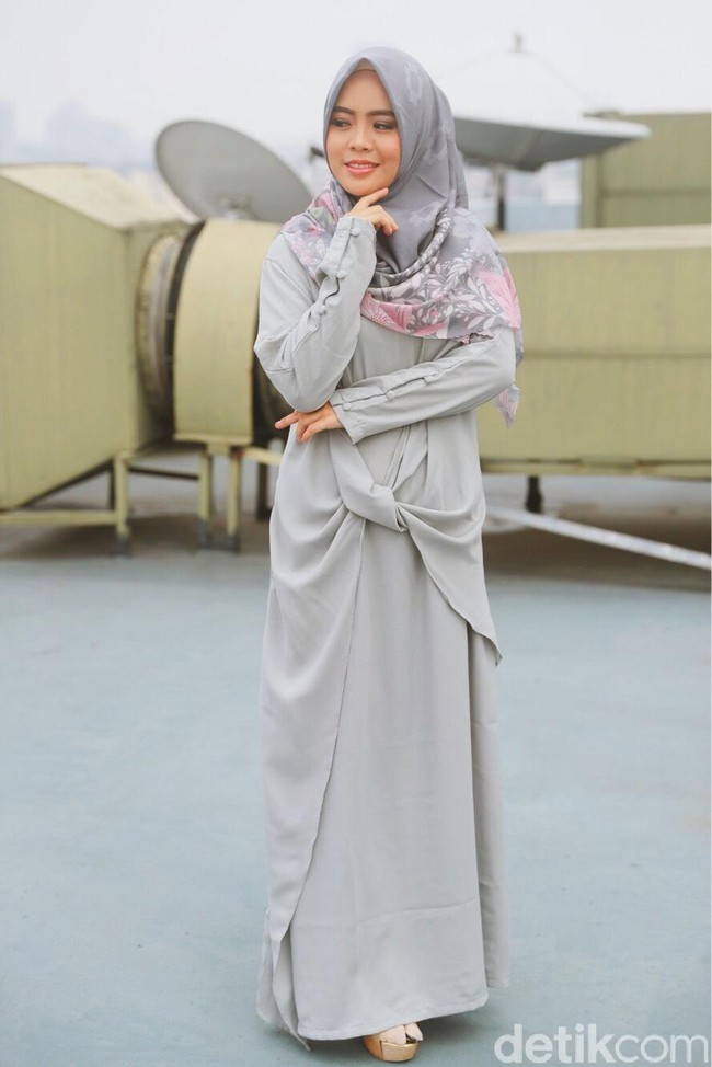 Masih dari kota Palembang, finalis berikutnya adalah Nala Rahmawati. Ia menampilkan bakat public speaking dengan berdakwah di hadapan para juri. Ia pun menjadi satu-satunya finalis dengan penampilan berdakwah. Foto: detikphoto, Wardrobe: HIJUP