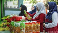 Digelarnya pasar murah tersebut bertujuan untuk mengantisipasi lonjakan harga sembako saat Ramadan dan jelang lebaran.