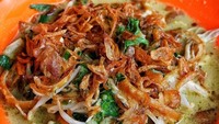 Soto berkuah santan dengan suwiran daging ayam ini sangat menggoda banget ya. Apalagi taburan bawang gorengnya itu, bikin ingin mencicipnya. Foto: Instagram @foodsforcapture