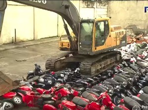 Filipina Hancurkan Vespa sampai Harley-Davidson Hasil Selundupan