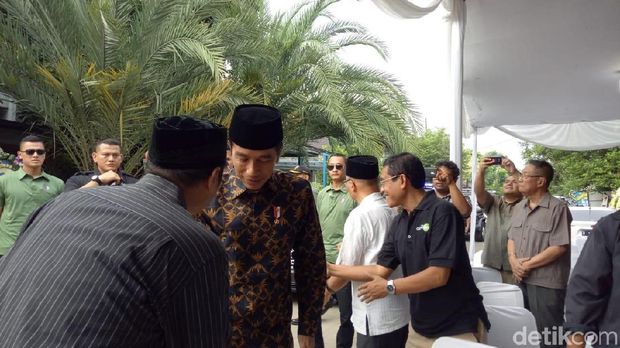Jokowi Melayat Cendekiawan Muslim Dawam Rahardjo