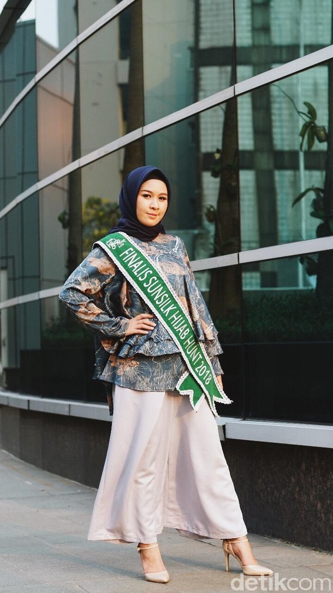 Finalis kedua dari Jakarta adalah Maya Shafira. Bakatnya yang unik, yaitu bermain lenong berhasil mengocok perut juri. Ia pun bertekad melestarikan kebudayaan Betawi tersebut lewat acara ini. Foto: Nico/detikcom, Wardrobe: KAMI