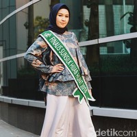 Finalis kedua dari Jakarta adalah Maya Shafira. Bakatnya yang unik, yaitu bermain lenong berhasil mengocok perut juri. Ia pun bertekad melestarikan kebudayaan Betawi tersebut lewat acara ini. Foto: Nico/detikcom, Wardrobe: KAMI