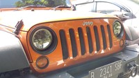 Mobil garang itu dibeli Angela Lee dari uang pinjaman dari Santoso Tandyo. Berdasarkan kesepakatan, uang itu seharusnya digunakan untuk bisnis namun malah dipakai Angela untuk kepentingan pribadi. Foto: Ristu Hanafi