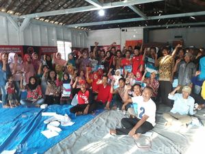 PDIP Bojonegoro Door to Door Kenalkan Program Gus Ipul-Puti