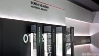 Galeri Yuk Nabung Saham kini tampil berbeda dengan nuansa dinding berwarna silver. Sehingga menampilkan kesan modern.