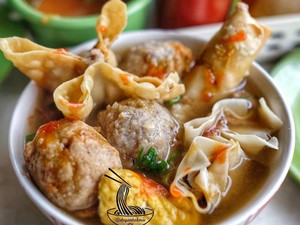 Vlog: Bosen Santen, Makan Bakso Yuk!
