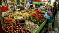Penampakan lapak penjual bumbu dapur di kawasan Pasar Rawamangun, Jakarta Timur, Kamis (31/5/2018).