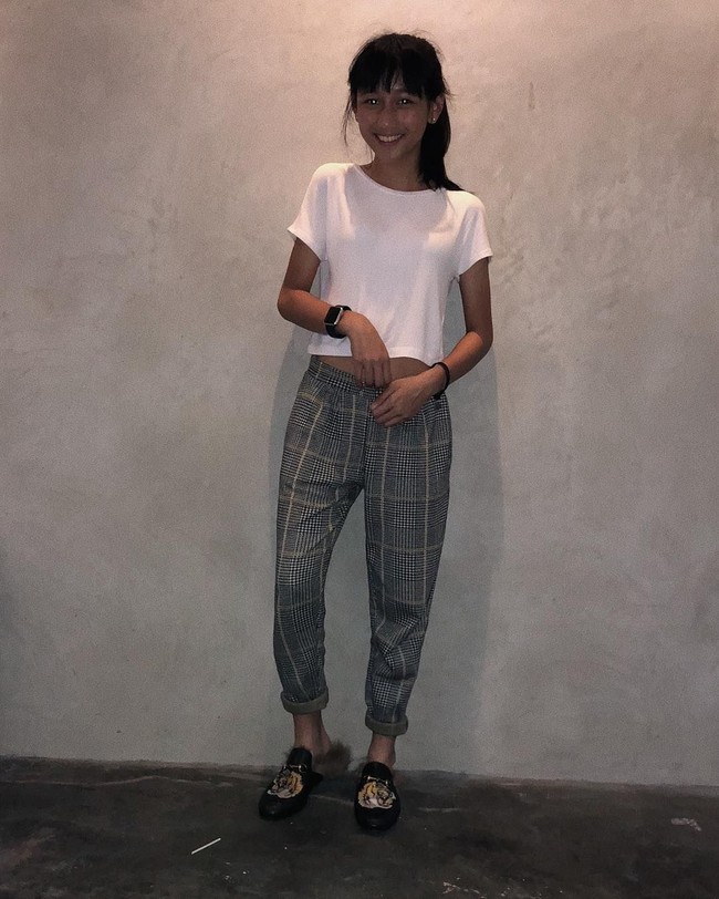 Chloe Xaviera dengan gaya kasualnya. Tetap stylish yah? (Foto: Instagram/@chloexaviera)
