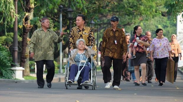 Peserta aksi kamisan meminta Jokowi mengakui kasus pelanggaran HAM berat di masa lalu.