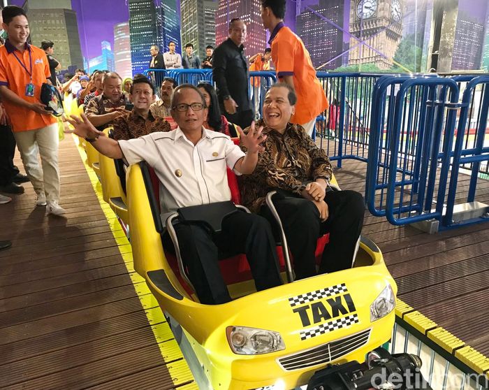 Momen Seru Ct Jajal Wahana Roller Coaster Di Transmart