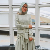 Dua finalis yang mewakili kota Makassar adalah Yuliana Ibrahim dan Nurwahidayanti Harda. Yuliana menampilkan bakat menyanyi yang dinilai Soraya Larasati sangat easy listening. Foto: detikphoto, Wardrobe: HIJUP