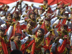 Risma Pamer Hasil Kerjanya di Hari Jadi Kota Surabaya ke-725 Tahun