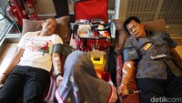 Staf di pemerintahan DKI juga ikut mendonorkan darah.