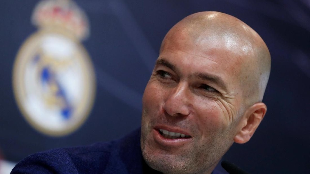 Zinedine Zidane disarankan menangani klub Premier League. (Foto: Juan Medina/Reuters)