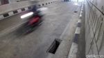Penampakan Lubang Gorong-gorong Tanpa Tutup di Underpass Mampang