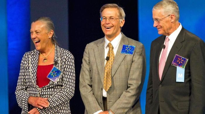 Dari kiri ke kanan: Alice Walton, Jim Walton, Rob Walton. Anak mendiang Sam Walto, pendiri WalMart. Foto: CNBC Dari kiri ke kanan: Alice Walton, Jim Walton, Rob Walton. Anak mendiang Sam Walto, pendiri WalMart. Foto: CNBC
