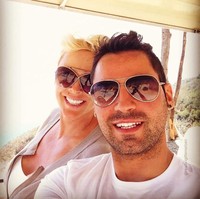 Aktris asal Denmark-Italia itu hamil anak dari suaminya bernama Mattia Dessi. Mattia memiliki perbedaan usia yang cukup jauh, hingga 14 tahun lebih muda dari Brigitte.  Foto: Instagram