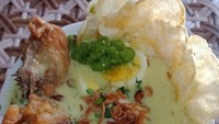 Kalau yang ini, soto Medan dengan paduan suwiran ayam, perkedel dan telur rebus. Aduh sedapnya! Foto: Instagram @merychim321