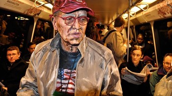 Ini bukan lukisan, sekujur tubuh pria ini diberikan sentuhan seni body art. (Foto: Boredpanda)